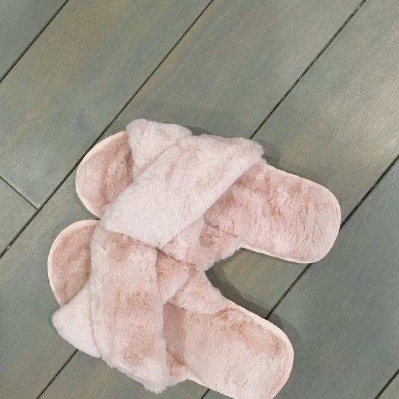 Pink Crisscross Fluffy faux fur slipper - Picture 3 of 6